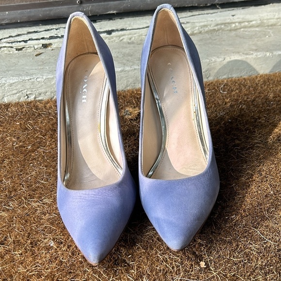 Coach Zoee Suede Lavender Heels Sz 6.5 in Excellent Condition - Picture 2 of 9